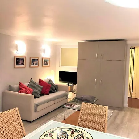 3p En Rez De Jardin D'un Maison Bourgeoise